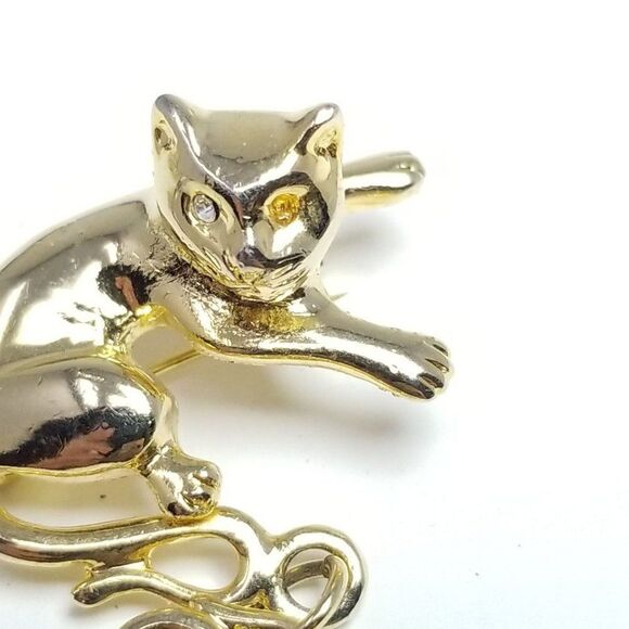 Vintage Cat and Mouse Shaped Brooch, Gold Tone, Rhinestone Eyes, Dangle Charm - Picture 5 of 5